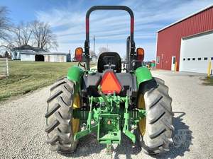 2023 JOHNN DEERE 5050E 4WD/2WD Tractor de ruedas Mini Tractor de césped con bomba de motor 160HP y componentes de caja de cambios - Product Image 4