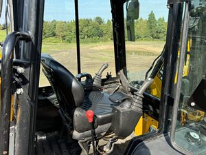 เรามีรถตักล้อยาง JCB 1CX คุณภาพดี แข็งแรง พร้อมเครื่องยนต์ Cummins 50 แรงม้า และเกียร์ 0-2000 ชั่วโมงการทำงาน จำหน่ายแล้ววันนี้ - Product Image 5
