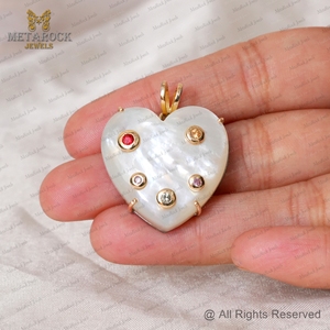 Pendentif en or 14 carats avec cœur en nacre et pierres précieuses saphir multicolores, bijoux fins, dos en argent 925 - Product Image 5