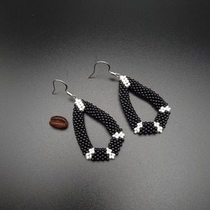 Boucles d'oreilles en perles brodées pour mariage, look de fiançailles, boucles d'oreilles en perles brodées tendance, design fait main pour le soir - Product Image 3