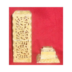 Tour d'encens en pierre ollaire naturelle, sculptée à la main, design unique, porte-encens antique pour bâtonnets d'encens, fabriqué par un designer indien - Product Image 1
