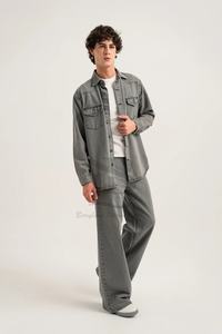 Prendas de abrigo informales OEM para hombre, abrigo de mezclilla de gran tamaño abotonado con relleno de algodón y característica impermeable para el invierno, tarifa al por mayor - Product Image 3