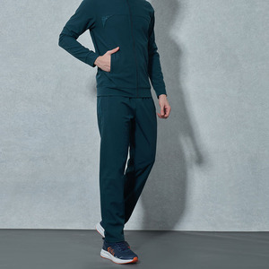 Ensemble de survêtement athlétique vert émeraude foncé pour homme, veste à col montant zippée intégrale et pantalon de jogging ajusté assorti, vêtements de sport performants - Product Image 3