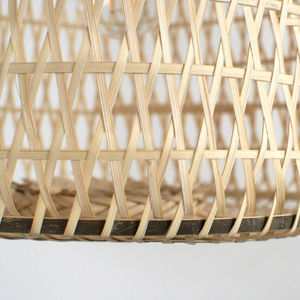 Abat-jour de plafond en bambou conçu comme une cage de lampe décorative avec un tressage naturel et une structure à cadre ouvert - Product Image 5