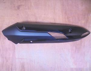 Protector de silenciador de escape Original Kymco OEM Downtown 350i TCS 18318-ACD5-E00-D02 cubierta de calor negra - Product Image 1