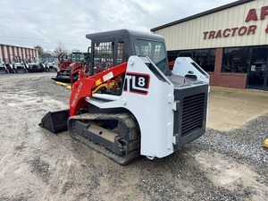 Chargeuse compacte sur chenilles Takeuchi TL8 d'occasion, diesel, pour travaux de construction et agricoles - Product Image 1