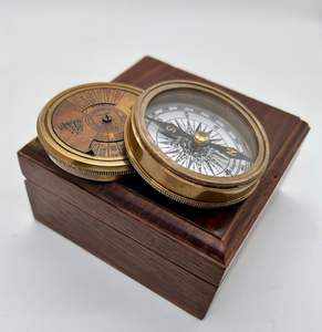 Brújula Náutica Decorativa de Latón, Elegante Instrumento Marítimo para el Hogar u Oficina, Coleccionable Funcional, Herramienta de Navegación Precisa - Product Image 1