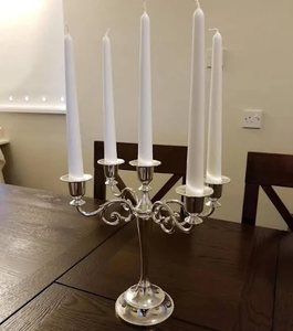 Candelabros de 5 brazos para bodas y Navidad Elegante Decoración de mesa de aluminio plateado para fiestas y uso doméstico - Product Image 3