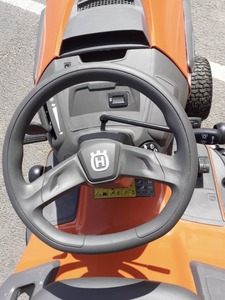 Tondeuses autoportées Husqvarna TC242T à vendre - Product Image 4