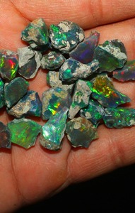 Opale de feu noire éthiopienne Welo Opale de feu noire brute naturelle pour la fabrication de bijoux Pierres précieuses en vrac - Product Image 6