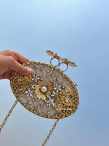 กระเป๋าคลัทช์เรซินสุดหรูที่ผสมผสานสไตล์ที่หลากหลายและคุณภาพของกระเป๋าตอนเย็นคลัทช์โลหะที่สมบูรณ์แบบสำหรับผู้หญิง - Product Image 2