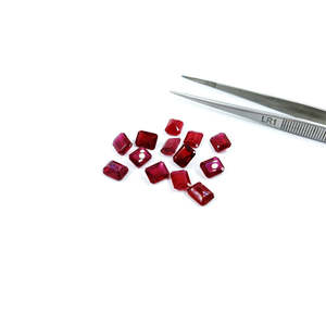 Rubis naturels de Bangkok calibrés, formes octogonales 7x9mm et 8x10mm, et topaze facettée en émeraude rouge rose et taille ovale - Product Image 1