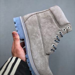 Botas Casuales de Color Gris de Alta Calidad con Forro de Algodón Hechas a Medida por Diseñadores Reconocidos con un Diseño de Caña Alta - Product Image 6