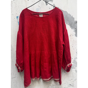 Blusa y Camisa DVE ANISHA para Mujer, Tejida a Mano, de Lino con Pliegues, Color Carmesí - Product Image 1