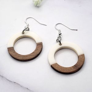 Pendientes de resina de lujo Acrílicos Declaración Colgante Pendientes de resina Colorido Diseño personalizado Tamaño de proveedor indio - Product Image 4