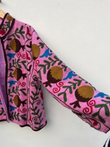 Nouvelle veste courte brodée Suzani pour femmes en coton à motifs floraux rempli de vêtements de plage d'hiver parfaits ou de cadeaux pour elle - Product Image 3