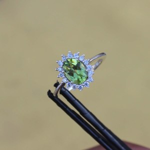 Anillo Ovalado de Peridoto en Plata de Ley, Piedra de Nacimiento de Agosto, Anillo de Compromiso, Anillo Elegante de Moda para Mujer - Product Image 3