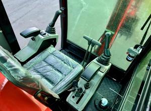 LIVRAISON GRATUITE AGT NT30 MINI-EXCAVATRICE 16 CV Lame avant de 51 pouces Cabine intégrée Ventilateur intérieur Pouce hydraulique Bras oscillant Homologué EPA CE - Product Image 5