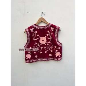 Chaqueta corta de algodón y terciopelo, precio al por mayor, chaqueta de terciopelo con estampado de Suzani, abrigo de terciopelo hecho a mano para mujer, chaqueta con bolsillos, borde crudo - Product Image 5