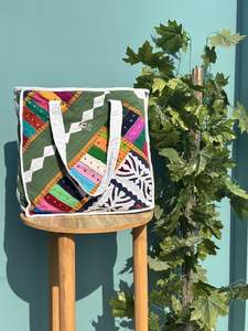 Sac fourre-tout en coton matelassé fait à la main sac à provisions imprimé patchwork pour femmes sac de plage d'épicerie pour un usage quotidien et voyage cadeau parfait - Product Image 2