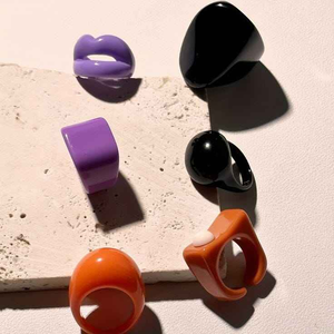 Luxueux personnalisé meilleure qualité fabriqué à la main haute poli belle bague en résine de mode colorée pour les femmes de l'inde - Product Image 1