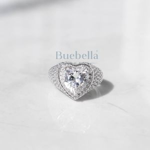Precioso anillo de moissanita con corazón helado de Plata de Ley 925 Deslumbrante lujoso y elegante con diamantes redondos - Product Image 2