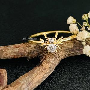 Bague araignée minimaliste pour femme en or massif 14 carats avec diamant de laboratoire taille brillant rond serti à griffes - Product Image 2