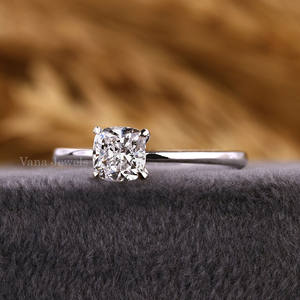 Bague carrée en diamant de laboratoire minimaliste pour femme avec réglage de coussin confortable pour les propositions ou les anniversaires - Product Image 3