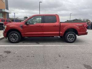 Nouveau pour 2025 : Caméra de recul pour pick-up F-150 XLT - Moteur turbo automatique, intérieur foncé, galerie de toit métallique - Product Image 2