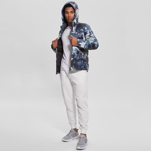 2025 Chaqueta acolchada para hombre de diseño personalizado con capucha Chaqueta de invierno recubierta larga de estilo callejero en varios colores Servicio OEM - Product Image 3