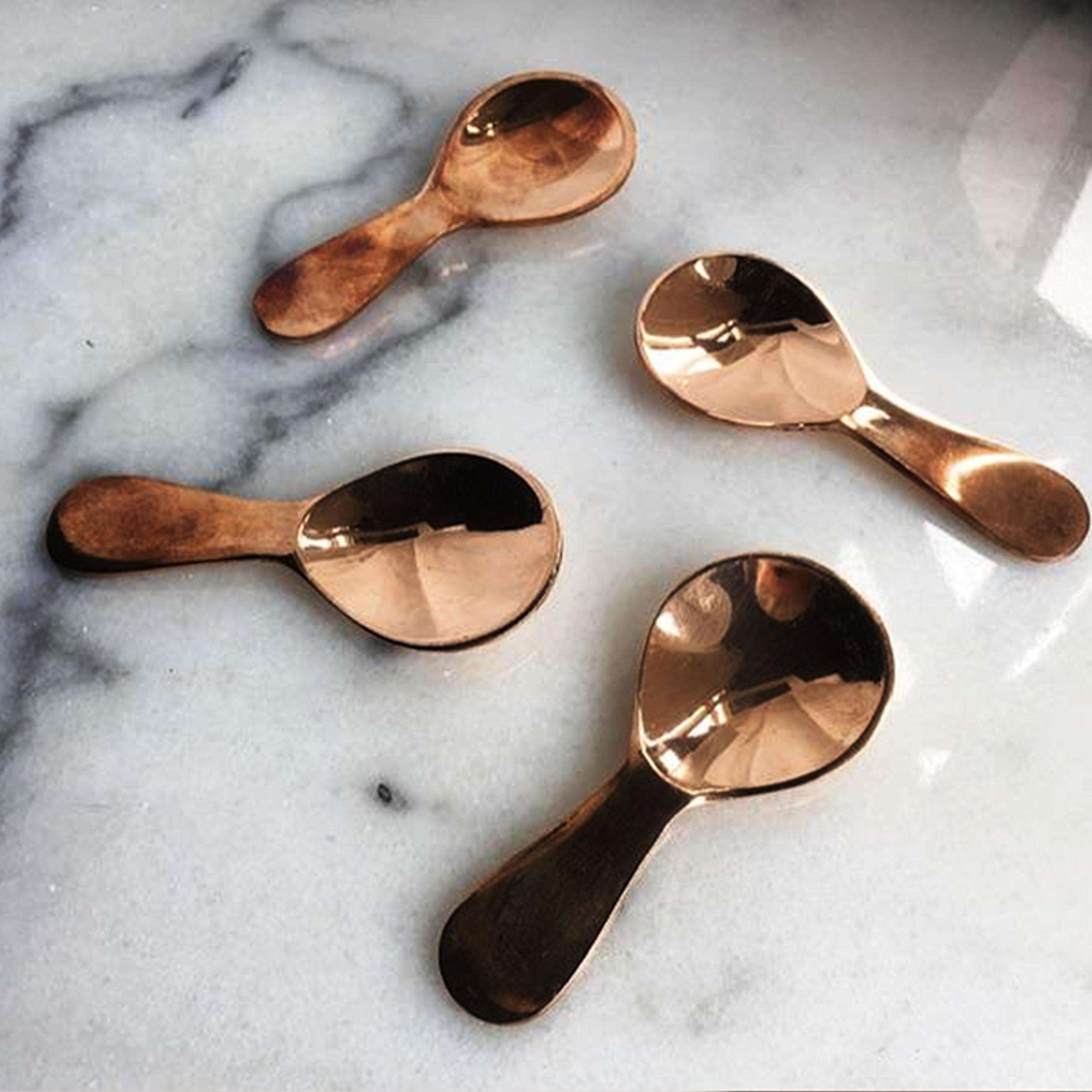 สีเทาเข้ม