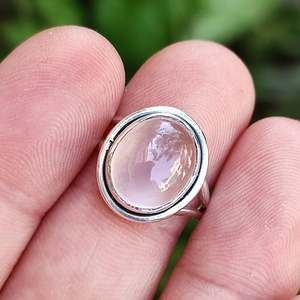 Anillo de Plata con Cuarzo Rosa, Joyería de Cristal con Piedra Preciosa Rosa, Regalo para Ella para Mostrar tu Amor Rosa - Product Image 3