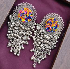 ต่างหูแฟชั่นผู้หญิงแบบห้อยดีไซน์ประณีตสีเงินออกซิไดซ์ดีไซน์ล่าสุดสำหรับเด็กผู้หญิง - Product Image 1