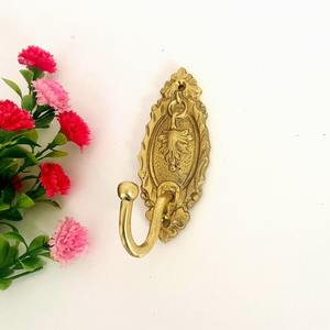 Étagère à serviettes en laiton la plus vendue avec crochets Organisateur fonctionnel et élégant pour plusieurs serviettes disponibles à bon prix - Product Image 2