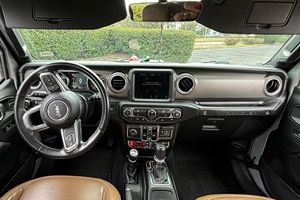 Jeep Wrangler Unlimited Rubicon 4x4 Xtreme Recon 2022 d'occasion en bon état, avec pneus de 35 pouces, moteur V6, différentiel à blocage automatique - Product Image 4