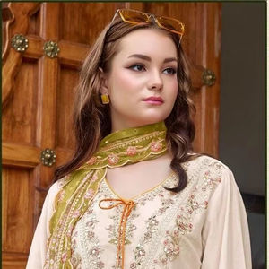 Shalwar Kameez con Bordado Estampado Chinon y Dupatta con Trabajo a Mano, Estilo Elegante, Prenda Étnica de Moda - Product Image 1