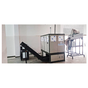 Machine de moulage par soufflage entièrement automatique à 3 cavités de 1800 à 2000 bouteilles par heure du fabricant indien au meilleur prix - Product Image 1