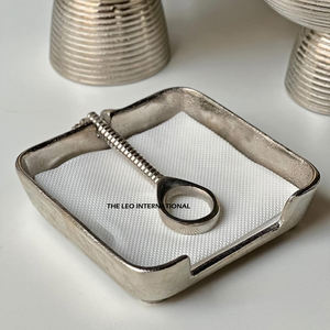 Luxury Design Classic Silver Aluminum Metal Napkin Holder Handmade Wholesale <b>Table</b> Top <b>Square</b> Metal Napkin Holder - Product Image 1