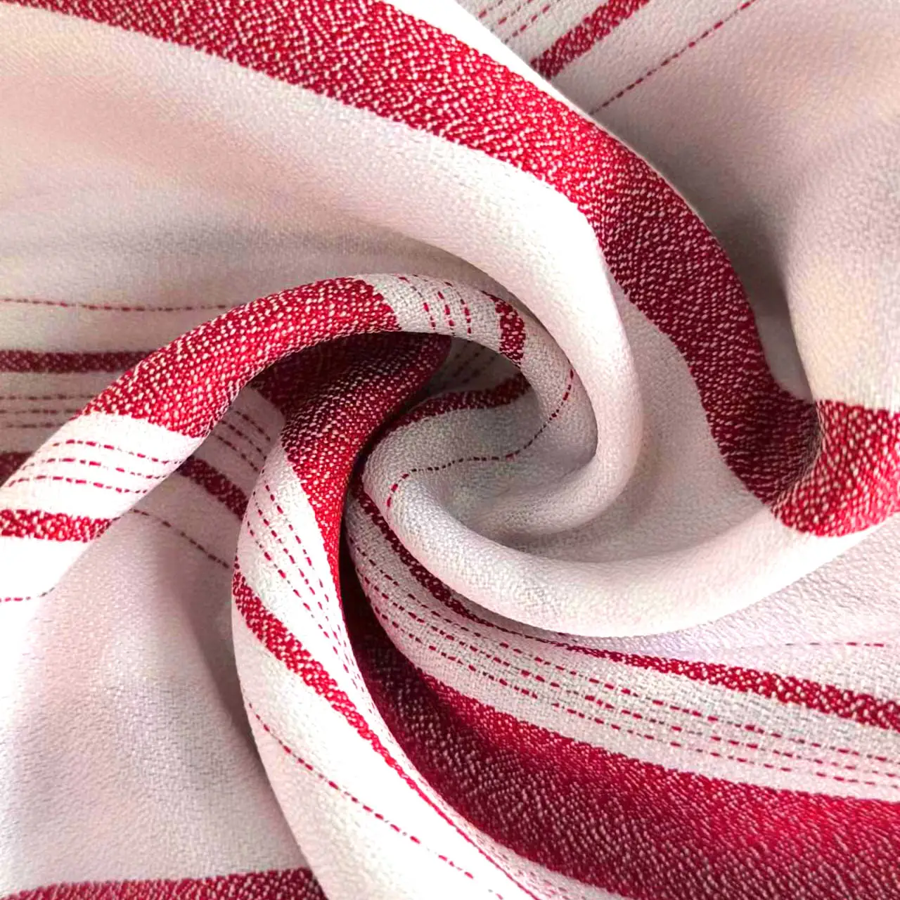 Nuovo Design strisce rosse ad asciugatura rapida morbido 100% poliestere eco-friendly filato tessuto tinto per l'abbigliamento