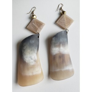 Top qualité corne de buffle couleur claire boucle d'oreille bouclée femme boucle d'oreille corne bijoux boucle d'oreille pour les femmes fête mariage utilisation bas prix - Product Image 4