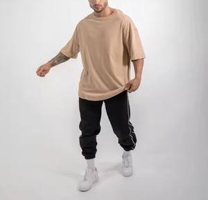 T-shirts pour hommes de toute nouvelle conception très exigeants toutes les couleurs 100% coton lourd 400gsm t-shirt avec logo personnalisé et patch DTG - Product Image 3