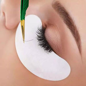 แหนบถอนขนตาสแตนเลสมืออาชีพเครื่องมือความงามเคลือบพลาสม่าสีฟ้าพร้อมเส้นใยปลายเอียงขนตา - Product Image 2