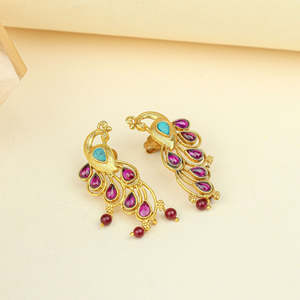 ต่างหูแชนเดอเลียร์โทนสีทองอโนกี มอร์นี กูลาบีพร้อมลวดลายรูปขนนกสีเทอร์ควอยซ์ - Product Image 6