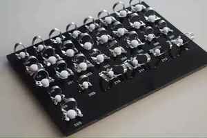 Juego de 31 Piezas de Pinzas de Goma para Dientes de Acero Inoxidable, Certificación MOL, con Bandeja Negra - Product Image 3