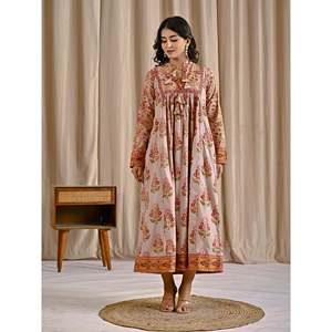 เดรสผ้าฝ้ายพิมพ์ลายสีเบจพีชทรงบาน แต่งพู่ด้านหน้า เอวทรงเอ็มไพร์ สไตล์โบโฮสุดหรู ระบายอากาศได้ดี ไซส์ XS เหมาะสำหรับใส่ไปเที่ยวคลับหรือวันหยุด - Product Image 4