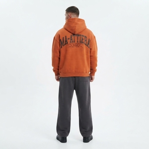 Ensemble de survêtement pour homme en deux pièces : sweat-shirt à capuche orange personnalisé avec fermeture éclair et pantalon de survêtement noir à jambes larges - Product Image 2