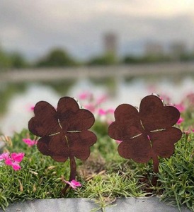 Estaca de planta de metal en forma de hoja de arce de color óxido para decoración de jardín al aire libre - Product Image 2