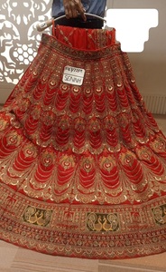 Robe en georgette de créateur avec une broderie riche, idéale pour les femmes assistant à des mariages, rassemblements et réceptions de fête - Product Image 5