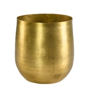 Ensemble de 2 vases à fleurs en aluminium avec un design martelé et une finition dorée pour la décoration de la chambre à coucher et du salon - Product Image 5