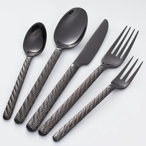 Ensemble de couverts design multi-finitions élégant en acier inoxydable pour les réunions de famille, les occasions spéciales, les événements et les fêtes - Product Image 5